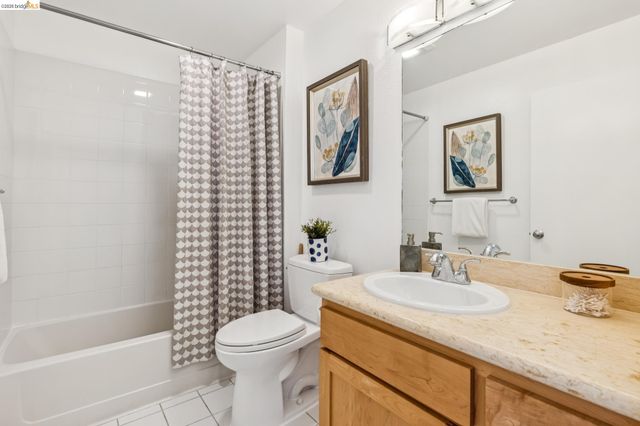 11 Bayside Ct, Richmond, CA 94804
