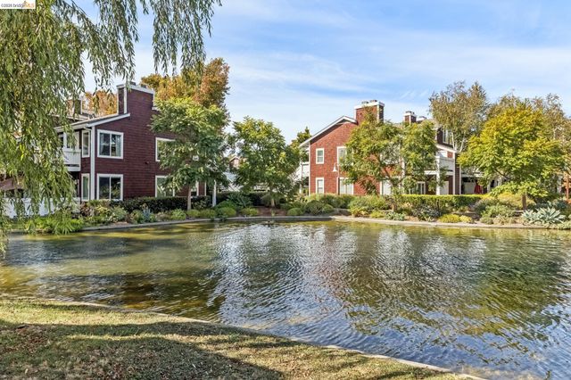 11 Bayside Ct, Richmond, CA 94804