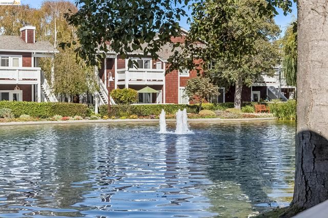11 Bayside Ct, Richmond, CA 94804