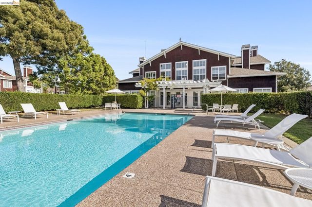 11 Bayside Ct, Richmond, CA 94804