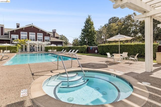 11 Bayside Ct, Richmond, CA 94804