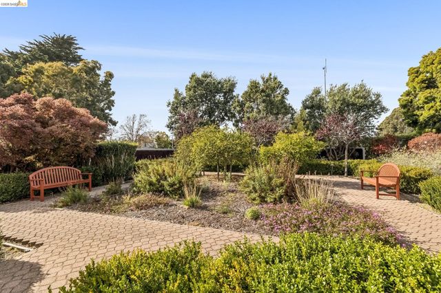 11 Bayside Ct, Richmond, CA 94804