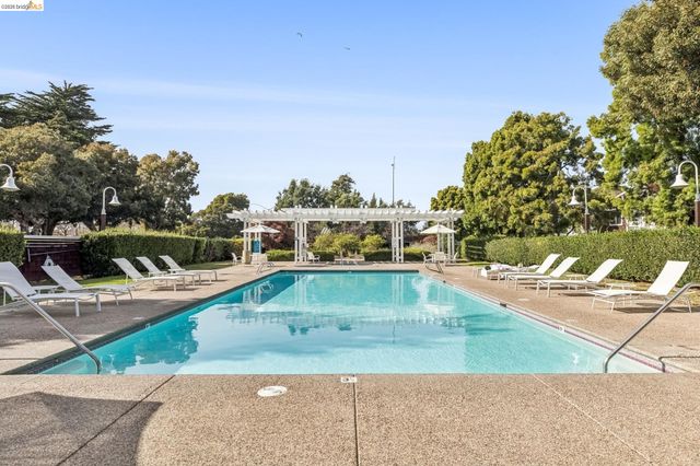11 Bayside Ct, Richmond, CA 94804