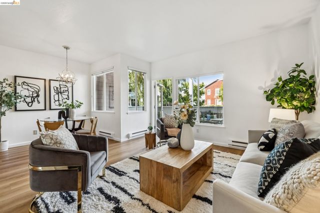 11 Bayside Ct, Richmond, CA 94804