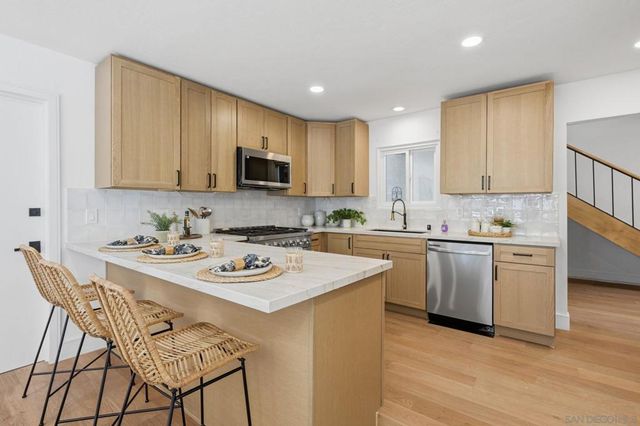 3855 Southview, San Diego, CA 92117