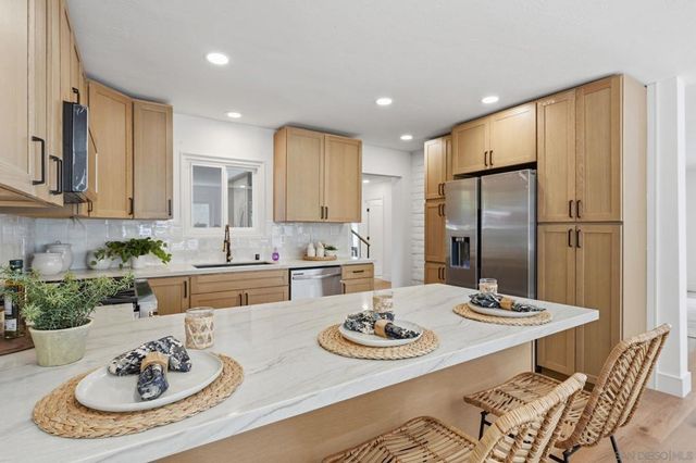 3855 Southview, San Diego, CA 92117