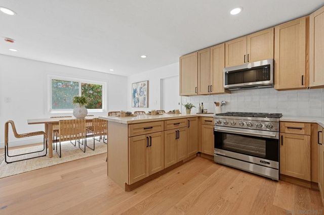 3855 Southview, San Diego, CA 92117