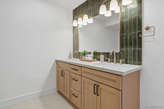 3855 Southview, San Diego, CA 92117
