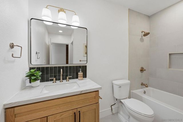 3855 Southview, San Diego, CA 92117