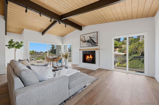 3855 Southview, San Diego, CA 92117