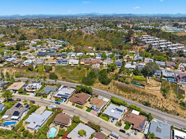 3855 Southview, San Diego, CA 92117