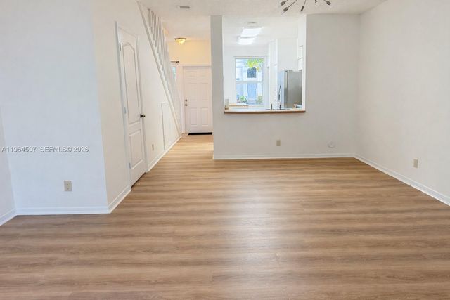 835 NE 212th Ter 4, Miami, FL 33179