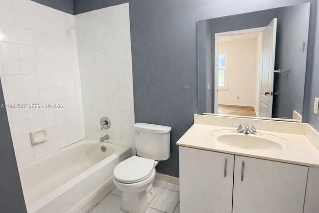 835 NE 212th Ter 4, Miami, FL 33179