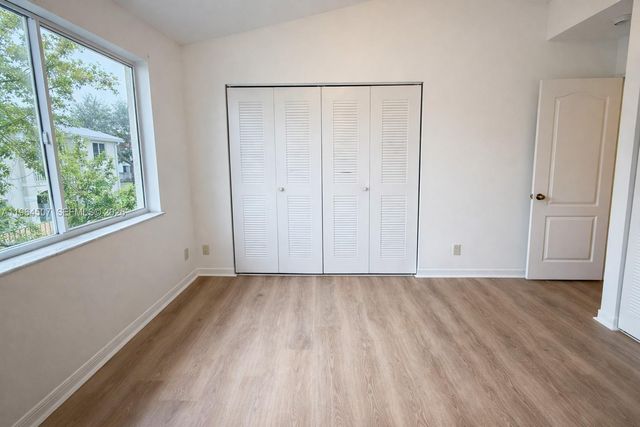 835 NE 212th Ter 4, Miami, FL 33179