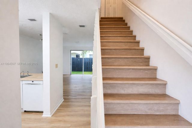 835 NE 212th Ter 4, Miami, FL 33179