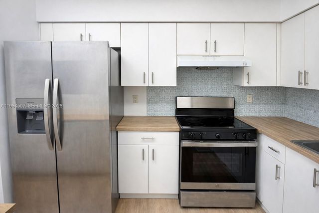 835 NE 212th Ter 4, Miami, FL 33179