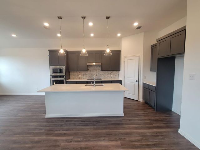 1633 Pine valley Drive, Fort Worth, TX 76052