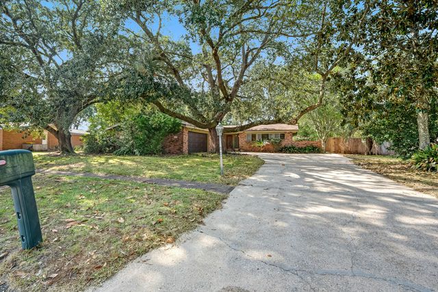 655 NE Merioneth Drive, Fort Walton Beach, FL 32547