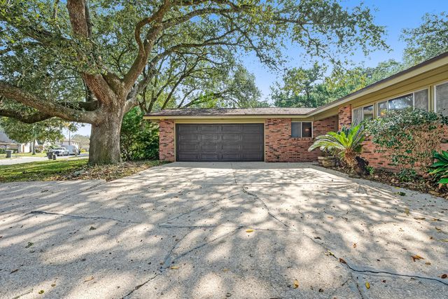 655 NE Merioneth Drive, Fort Walton Beach, FL 32547