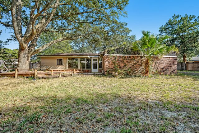 655 NE Merioneth Drive, Fort Walton Beach, FL 32547