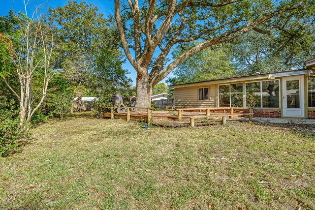 655 NE Merioneth Drive, Fort Walton Beach, FL 32547