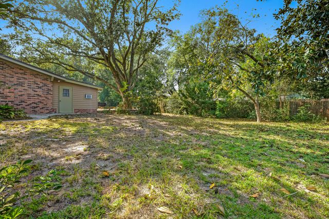 655 NE Merioneth Drive, Fort Walton Beach, FL 32547