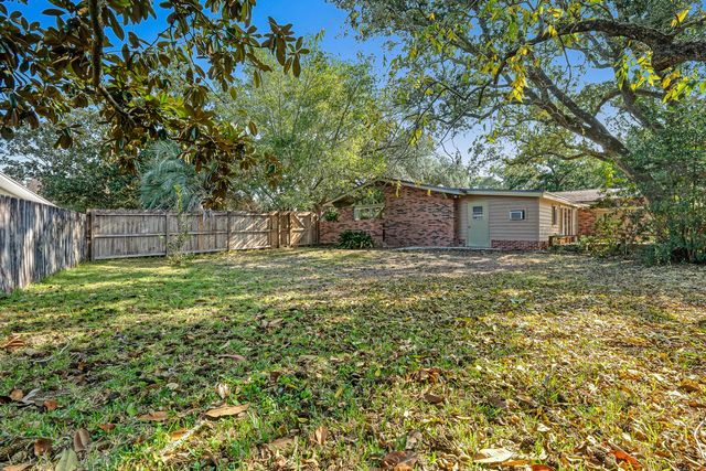 655 NE Merioneth Drive, Fort Walton Beach, FL 32547