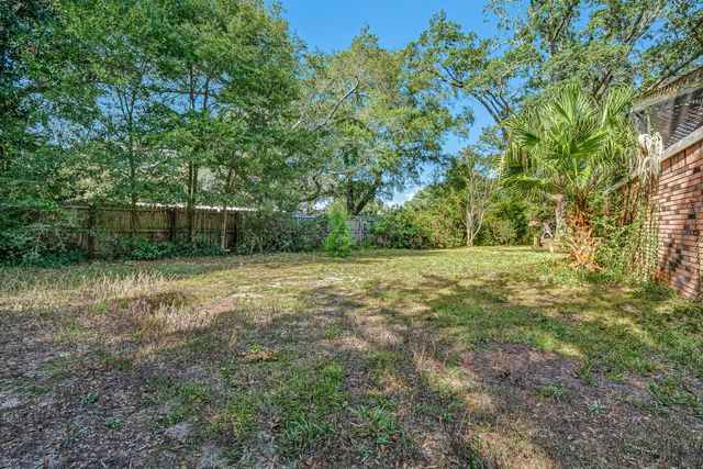 655 NE Merioneth Drive, Fort Walton Beach, FL 32547