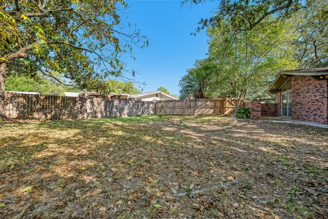 655 NE Merioneth Drive, Fort Walton Beach, FL 32547