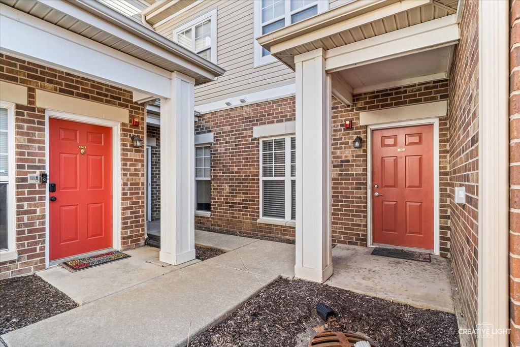 116 Clubhouse Lane 116, Oswego, IL 60543