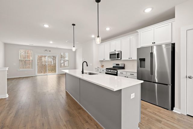 2011 Quiet Ibis Road, Hanahan, SC 29410