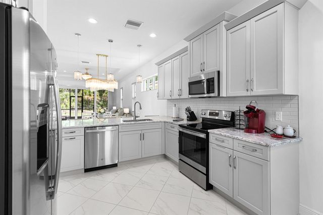 11587 SW Visconti Way, Port St. Lucie, FL 34986
