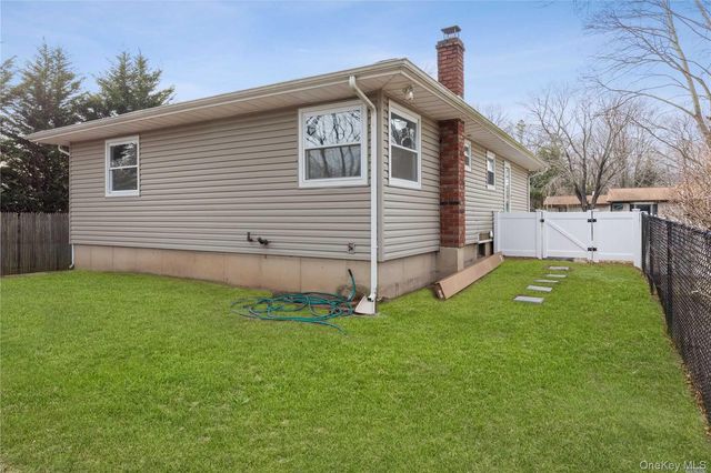 5 Ashland Street, Mount Sinai, NY 11766