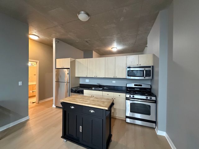 235 W Van Buren Street 2613, Chicago, IL 60607