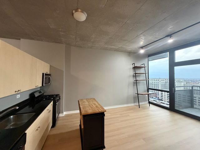 235 W Van Buren Street 2613, Chicago, IL 60607