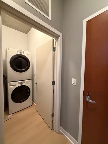 235 W Van Buren Street 2613, Chicago, IL 60607