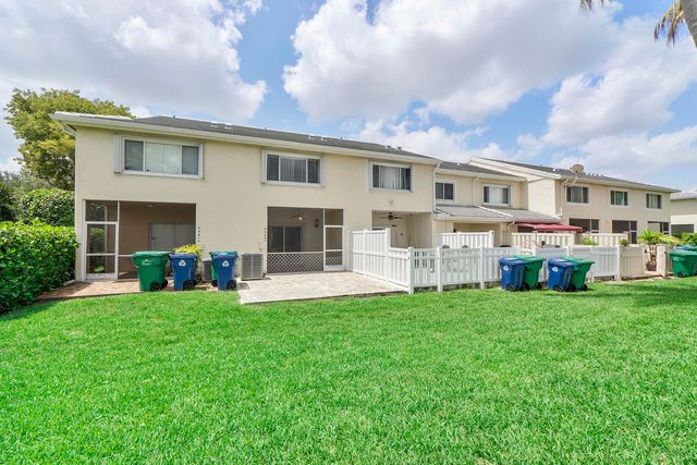9905 NW 57th Manor, Coral Springs, FL 33076