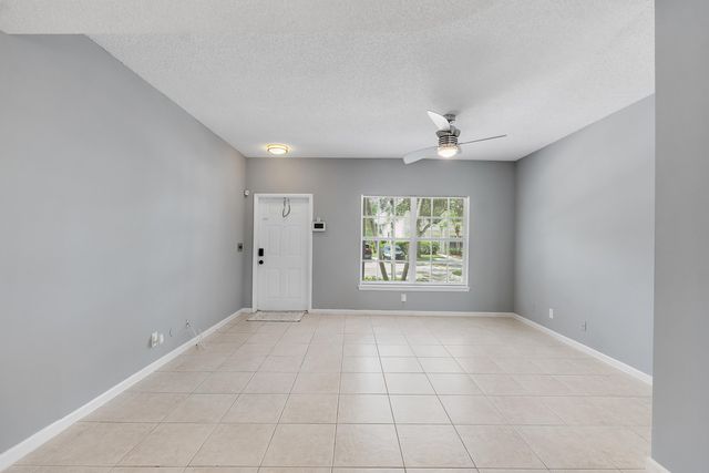 9905 NW 57th Manor, Coral Springs, FL 33076