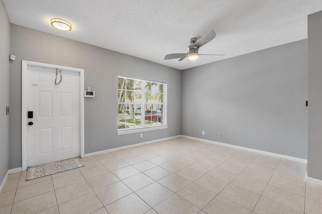 9905 NW 57th Manor, Coral Springs, FL 33076