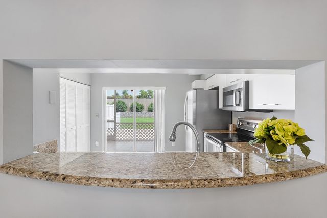 9905 NW 57th Manor, Coral Springs, FL 33076