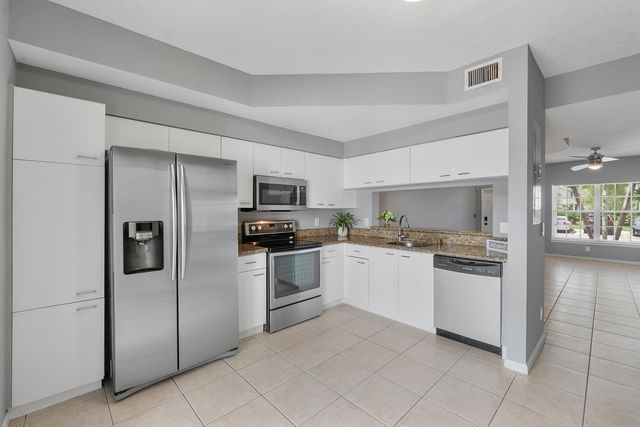 9905 NW 57th Manor, Coral Springs, FL 33076