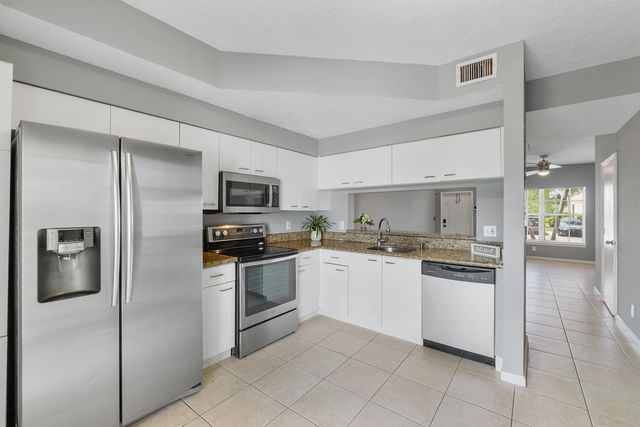 9905 NW 57th Manor, Coral Springs, FL 33076