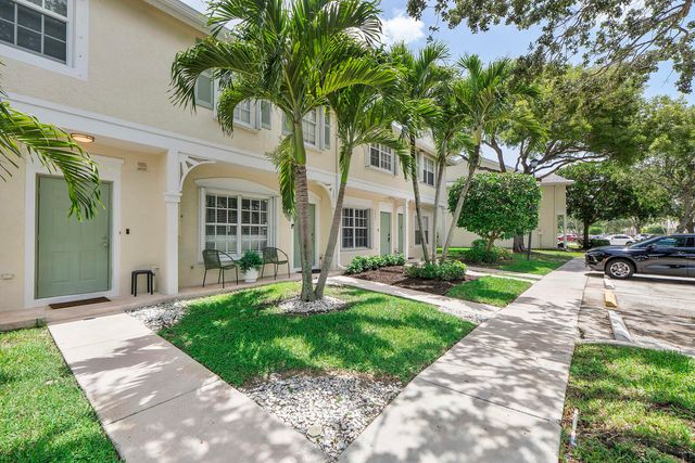 9905 NW 57th Manor, Coral Springs, FL 33076