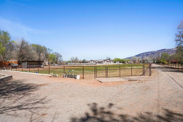 6735 Corrales Road, Corrales, NM 87048