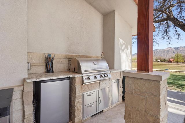 6735 Corrales Road, Corrales, NM 87048