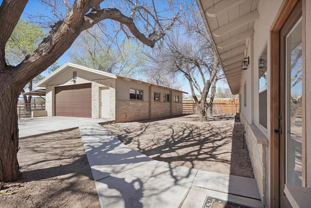 6735 Corrales Road, Corrales, NM 87048