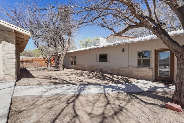 6735 Corrales Road, Corrales, NM 87048