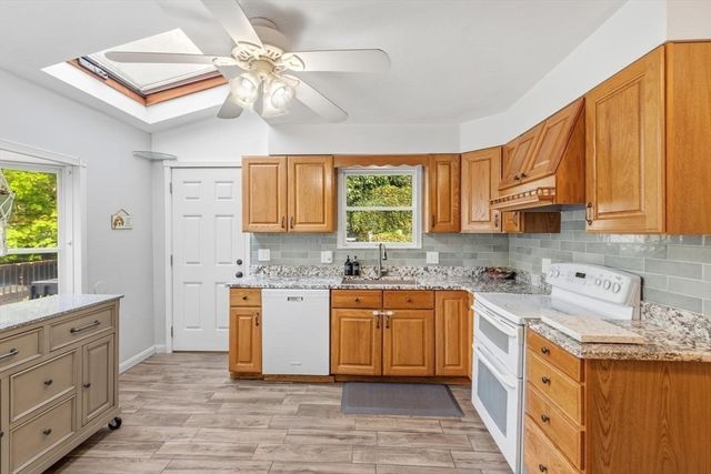 29 Woodlawn St, Lynn, MA 01904