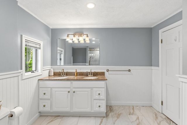 29 Woodlawn St, Lynn, MA 01904