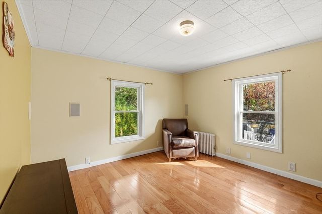 29 Woodlawn St, Lynn, MA 01904